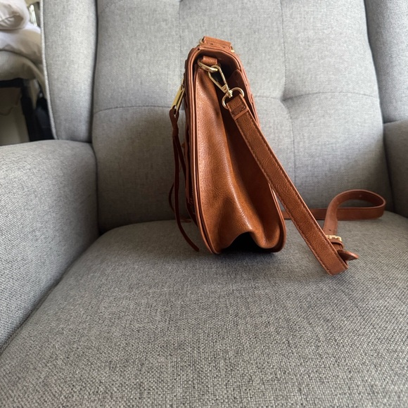 Urban Expressions Tan Khloe Vegan Leather Saddle Shaped Crossbody Bag - Picture 10 of 16